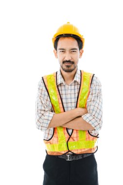 Makinist turuncu miğfer ve yeleği çapraz kolla