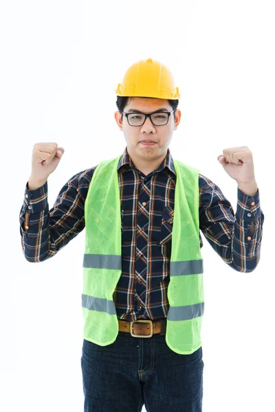 Ingegnere uomo braccio trasversale casco arancione e giubbotto — Foto Stock