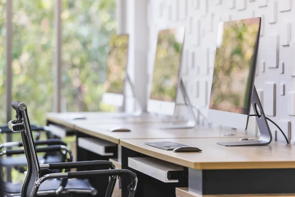 Bilgisayar ve doğa arkaplanı