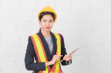 Genç bayan müfettiş.