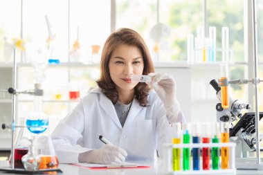 Bilim adamı kayıtları deney sonuçları