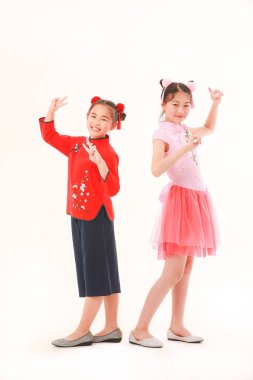 Asian kız beyaz zemin üzerine