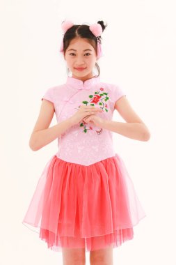 Asian kız beyaz zemin üzerine