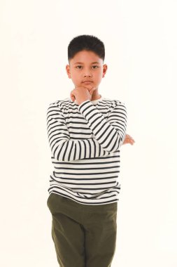 Asian kız beyaz zemin üzerine