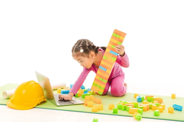 Niña jugando —  Fotos de Stock