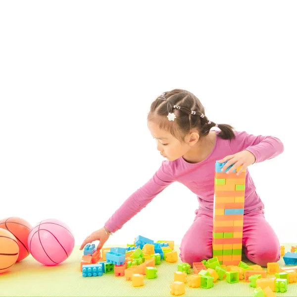 Kleines Mädchen beim Spielen — Stockfoto