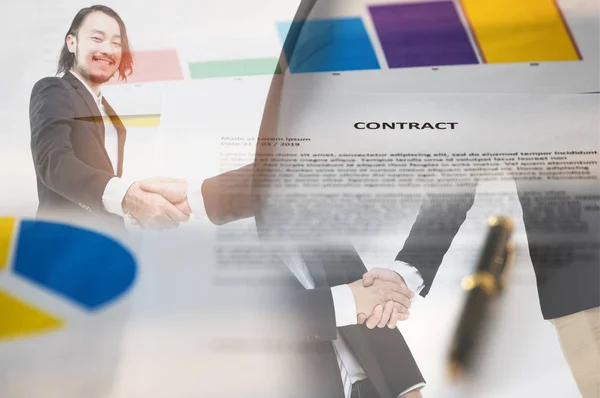 Handshake and contract paper — Stock Photo, Image
