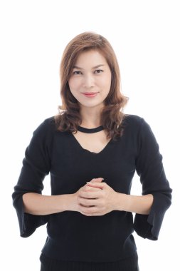 Siyah elbiseli kadın.