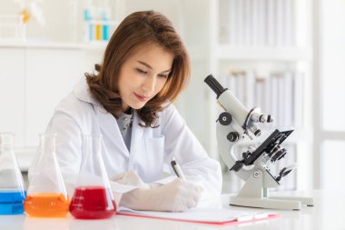 Bilim adamı kayıtları deney sonuçları