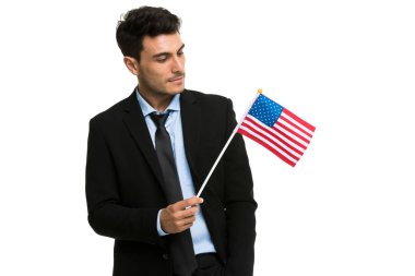 İşadamı göğsüne Amerikan bayrağı ast