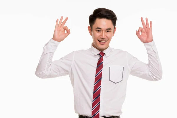 Азіатський бізнесмен стоячи і стукіт — стокове фото