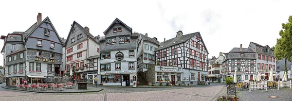 Ahşap çerçeveli yapılar Monschau, Almanya ile Kent Meydanı Panoraması
