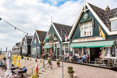 Marken, Hollanda liman boyunca Restoranlar