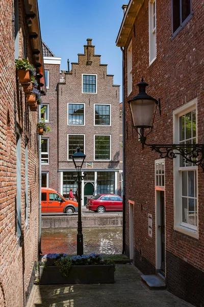 Typical Alley Alkmaar Netherlands View Canal Canal House — Stock Photo, Image