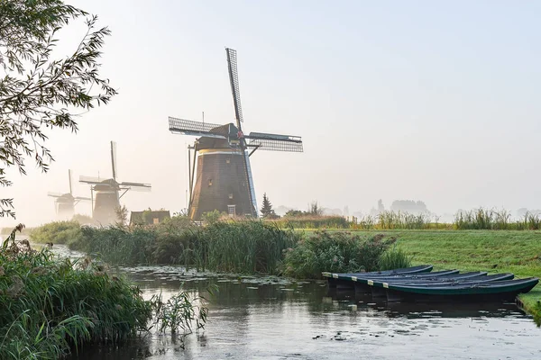 Cinq Bateaux Rames Dans Fossé Aux Trois Éoliennes Molendriegang Leidschendam — Photo