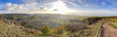 Batan güneşin kötü Mnster dağın üzerinden Panorama Fotoğraf am Stein, Almanya