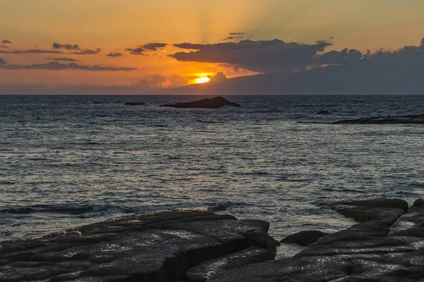 Üzerinden sahil, La Caleta, Costa Adeje Tenerife, İspanya, güneşin dağların La Gomera Adası arkasında kaybolur görebilirsiniz