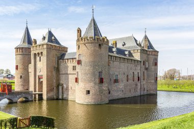 Kale-hendek, Hollanda 2 ile 700 yıllık kale 'Muiderslot' manzarası