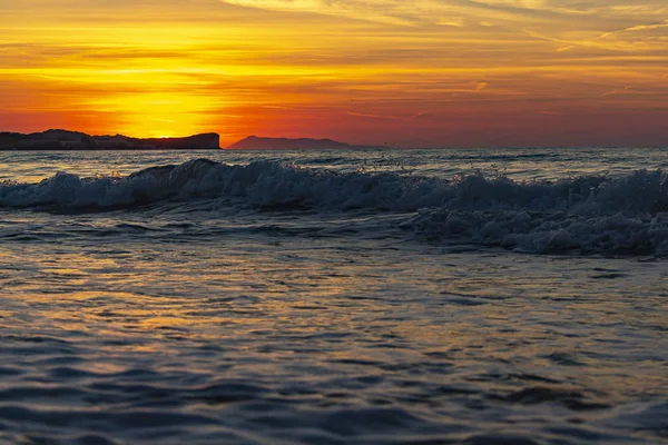 Заходящее Солнце Превращает Небо Апельсиново Красное Ачарави Корфу Греция — стоковое фото