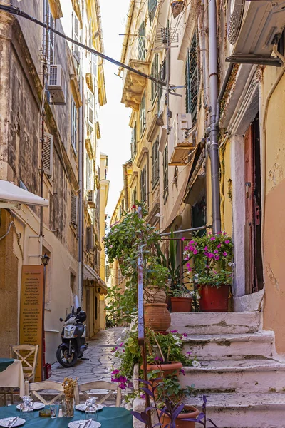 Ruas Coloridas Turísticas Estreitas Corfu Town Corfu Grécia — Fotografia de Stock