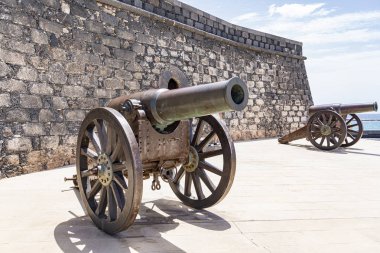 Birden fazla top eski kale (Castillo de San Gabriel), Arrecife kıyılarında, Lanzarote, İspanya