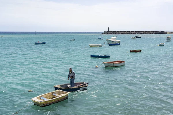 Man Collects Couple Small Boats Coast Arrecife Lanzarote Spain — Stockfoto