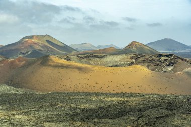 Lanzarote volkanik manzara, kraterler, İspanya renkleri geniş bir yelpazede
