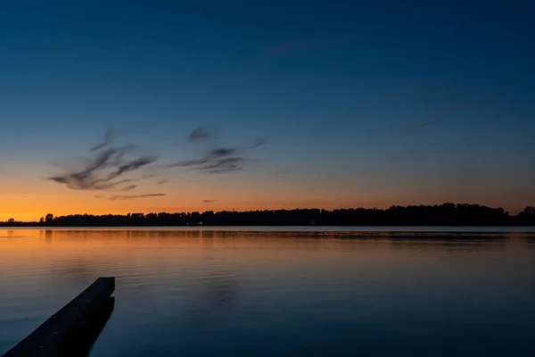 Kurz Nach Sonnenuntergang Färbt Sich Der Himmel Schön Über Dem — Stockfoto