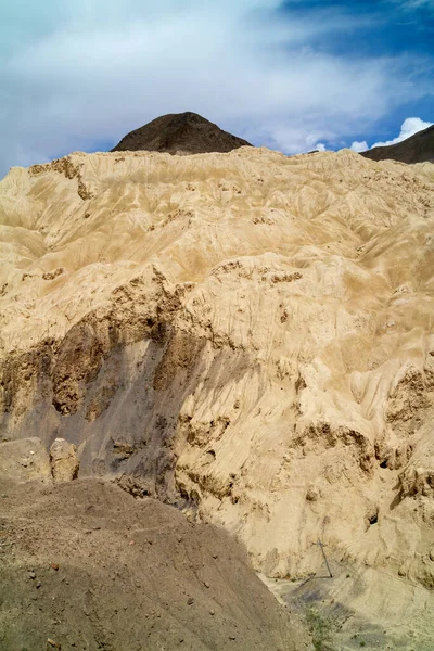 Lamayuru Moon Land 在阳光明媚的夏日 位于喜马拉雅山的莱 卡吉尔 Leh Kargil 路线上 位于印度拉马鲁佛寺 — 图库照片