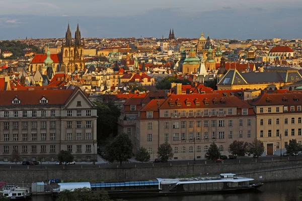Kilátás Óvárosra Prágában Moldva Folyóra Hanavelsky Pavilonból Prága Csehország Stock Kép