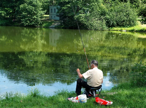 Relaxe Com Uma Vara Pesca Lodz Polônia Junho 2018 Homem — Fotografia de Stock