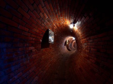Oval kanal iç tüp. Lodz, Polonya - 22 Temmuz 2012 yeraltı su kanalı Lodz tarihi Özgürlük Meydanı'nda.