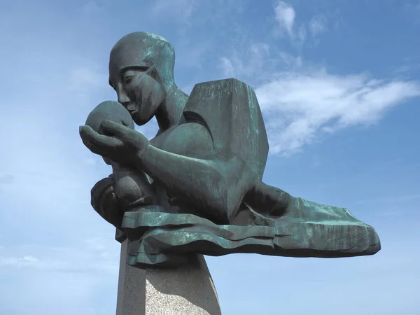 波兰洛兹 2020年6月12日 一座美丽的纪念碑 象征着母亲对洛兹孩子的爱 — 图库照片