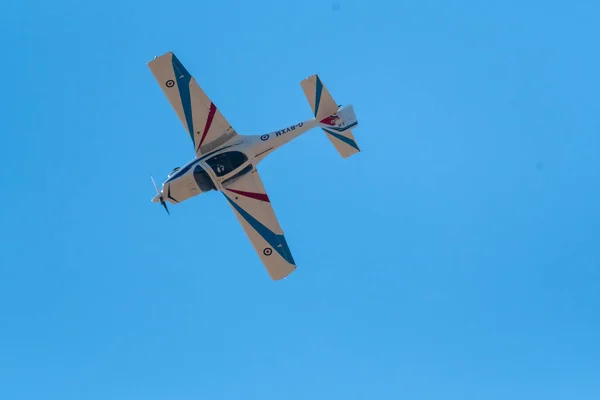 サウスポート 2018 サウスポート航空ショーで青い空に Raf グロブ チューター訓練機表示を文書化する写真 — ストック写真