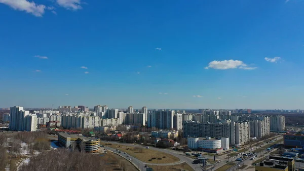 Moskova üzerinde uçuş, hava ile çekim, drone görünümü, Moskova 'nın Güney Bölgesi 