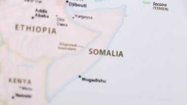 Somali dünya siyasi haritası üzerinde. Video gösterme ve gizleme harita defocuses.