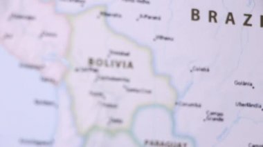 Bolivya dünya siyasi haritası üzerinde. Video gösterme ve gizleme harita defocuses.