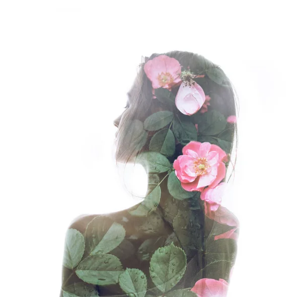 Dubbel Exponering Porträtt Eftertänksam Kvinna Med Ljusa Våren Trädgård Blommor — Stockfoto