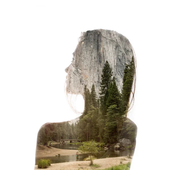 Dvojitá Expozice Portrét Mladé Ženy Zamyšleně Zelenými Stromy Horách Koncepce — Stock fotografie