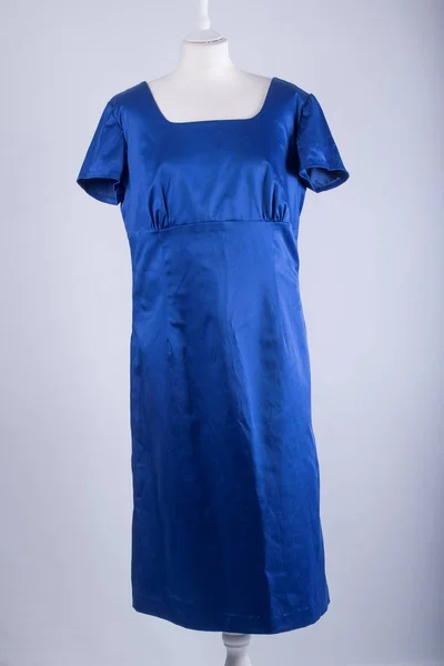 Maniquí Sastres Vestido Con Vestido Satén Azul —  Fotos de Stock