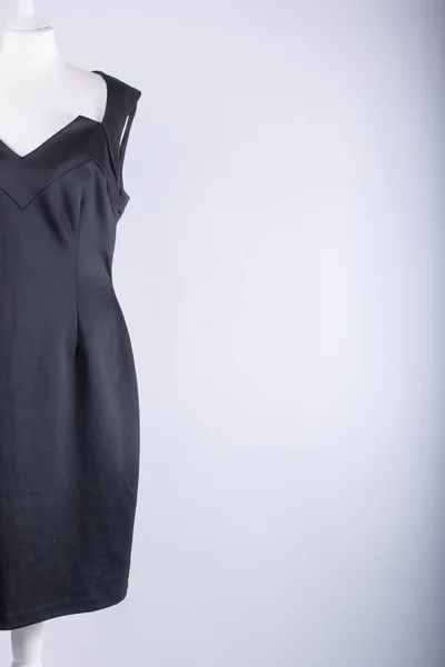 Eine Schaufensterpuppe Einem Schwarzen Kleid — Stockfoto