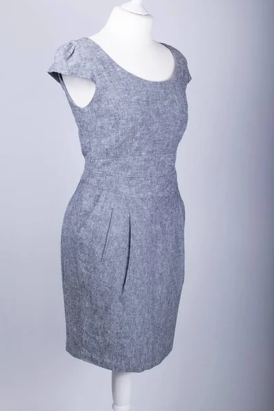 Maniquí Sastres Vestido Con Vestido Trabajo Ajustado Gris —  Fotos de Stock