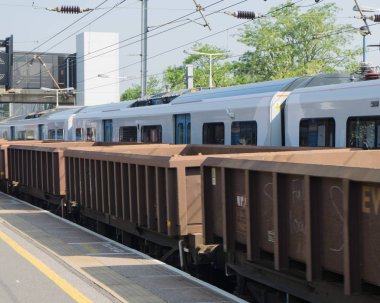 Bedford, İngiltere, İngiltere - 27 Mayıs 2018.Trains Bedford İstasyonu.