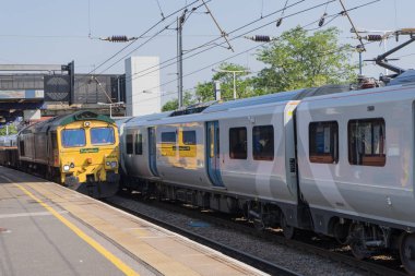 Bedford, İngiltere, İngiltere - 27 Mayıs 2018.Trains Bedford İstasyonu.