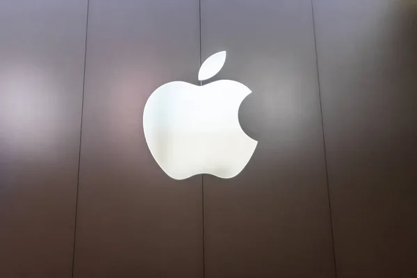 Мілтон Кейнс, Apple Store, Apple Великобританії, гру 21,2018.Apple логотипу, американський багатонаціональні технології компанія зі штаб-квартирою в Купертіно, Каліфорнія — стокове фото