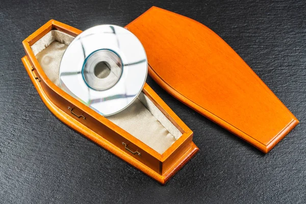 Mini CD ya da tabutta cep CD. Kavramı.