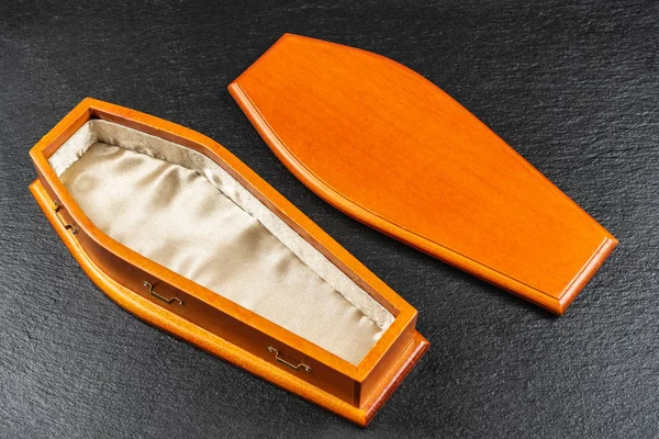 Küçük minyatür ahşap saten astarlı tabut için pets içinde maun rengi