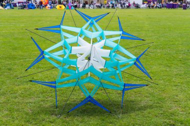 Uçurtma Festivali. Kite yerde