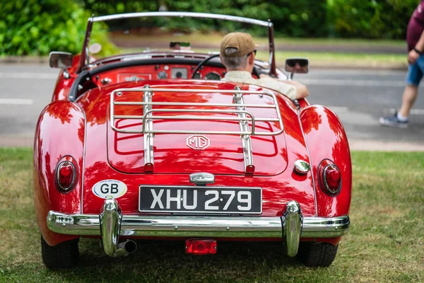 Бедфорд, Бедширшир, Великобританія. 2 червня 2019. Фестиваль автомобільного. The являє собою спортивний автомобіль, який був вироблений MG, 1956 — стокове фото