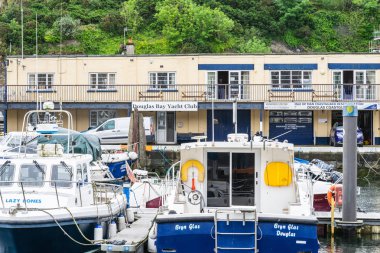 Douglas, Man Isle, Haziran 16, 2019.Douglas Limanı Dış Liman ve İç Liman Bascule Köprüsü ve Flapgate tarafından ayrılmış oluşur